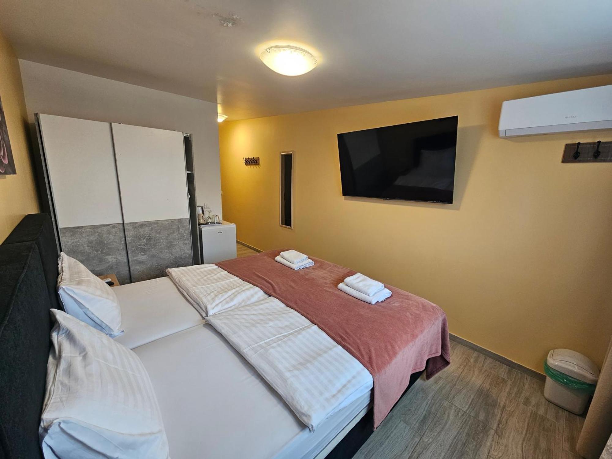 Royal Apartments & Rooms Загреб Экстерьер фото